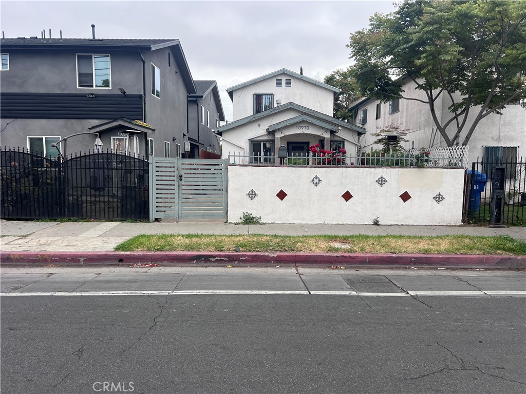 10970 Avalon Boulevard Property Photo 2