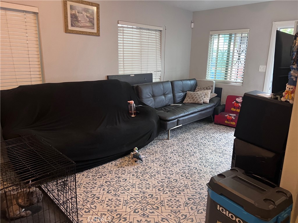 10970 Avalon Boulevard Property Photo 8