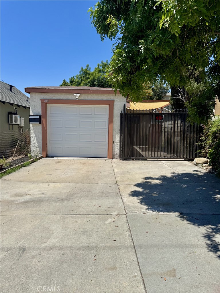 819 N Pasadena Avenue Property Photo 1
