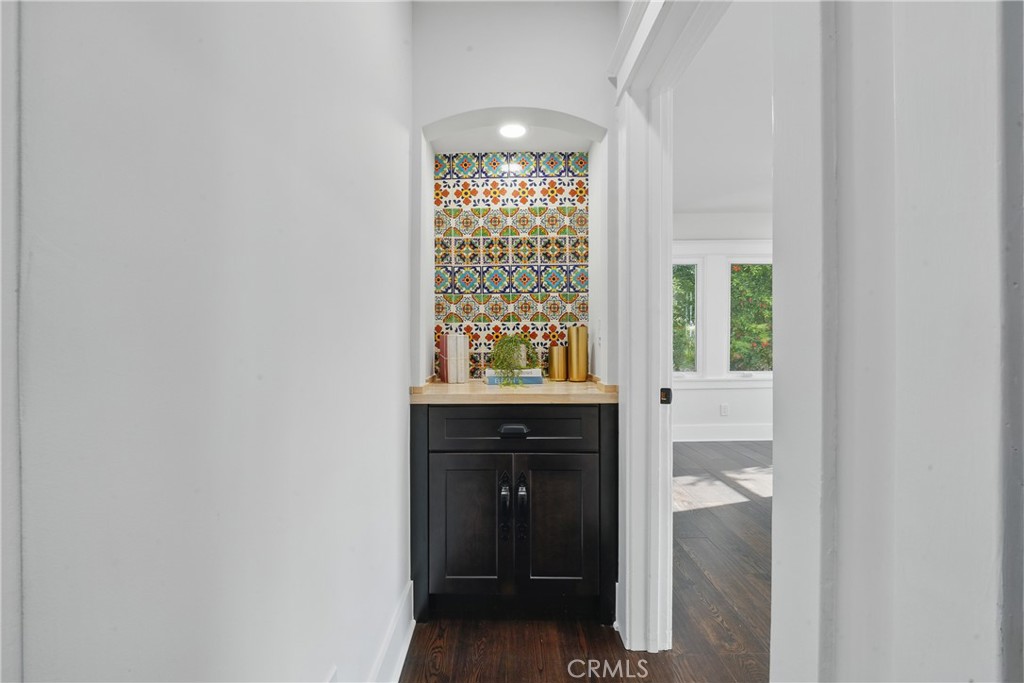 2111 S Bronson Ave Property Photo 12