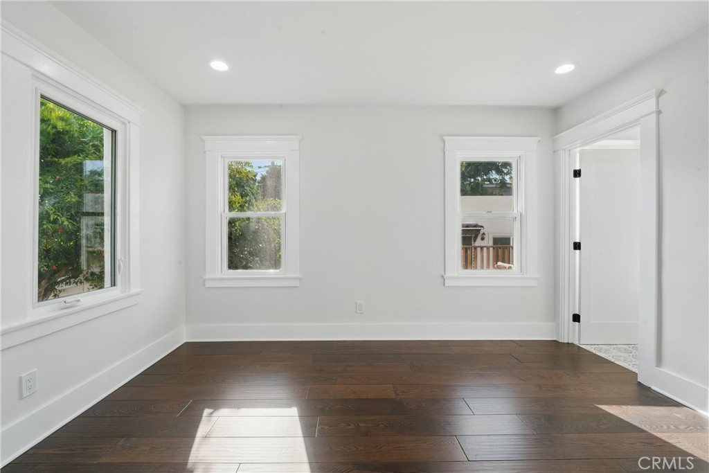 2111 S Bronson Ave Property Photo 17