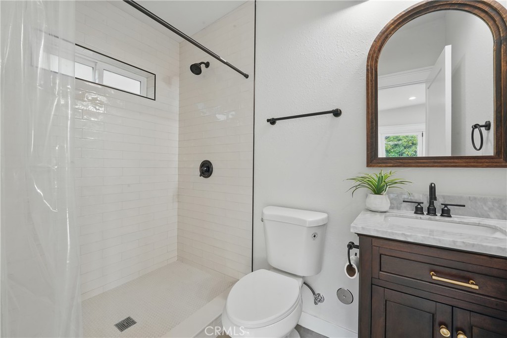 2111 S Bronson Ave Property Photo 18