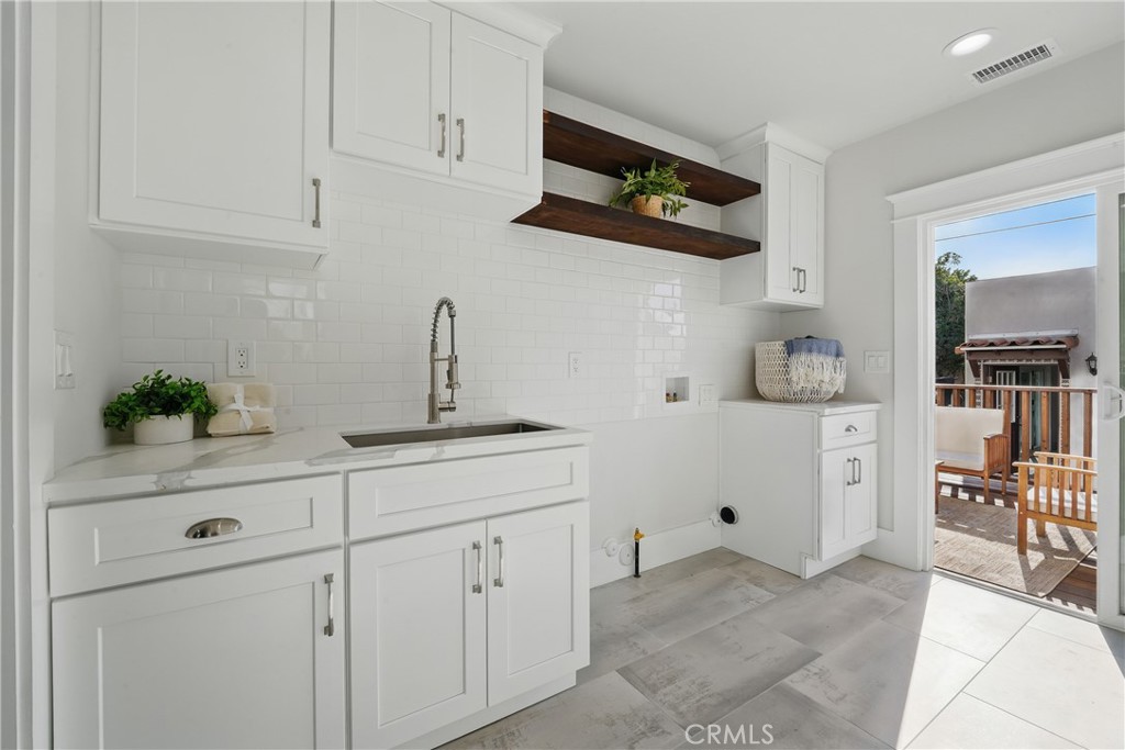 2111 S Bronson Ave Property Photo 20