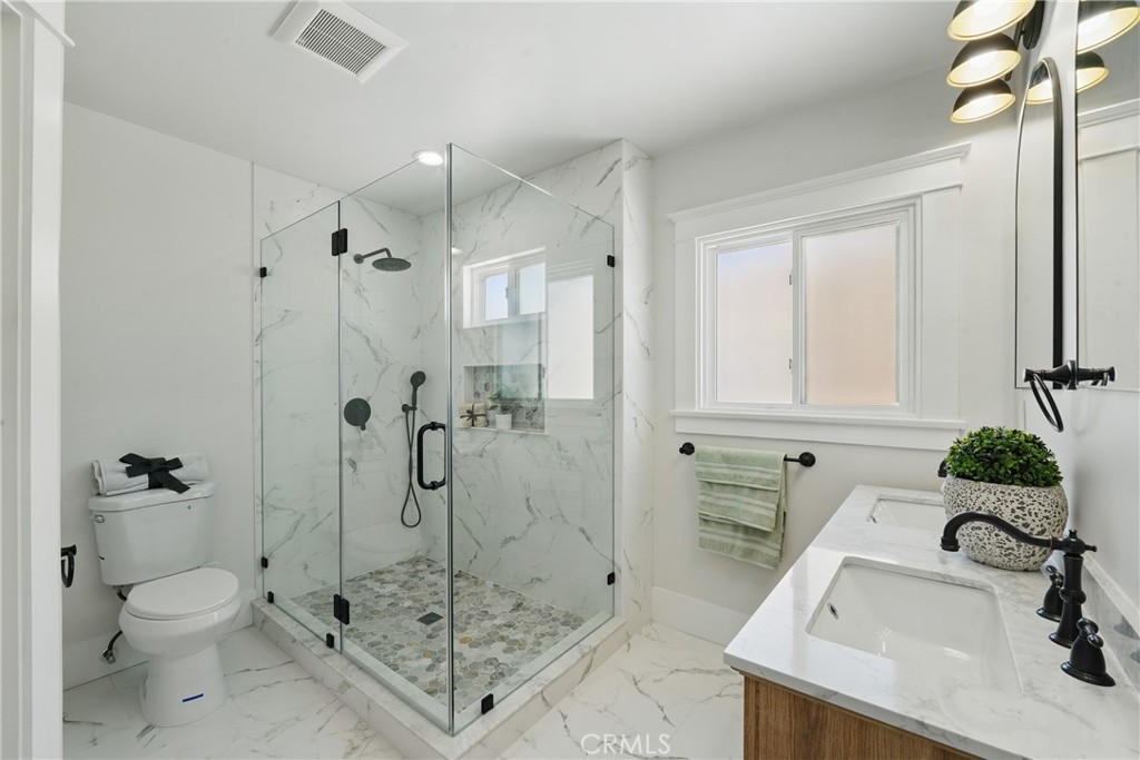 2111 S Bronson Ave Property Photo 32