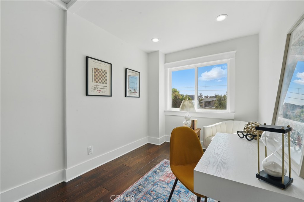 2111 S Bronson Ave Property Photo 44