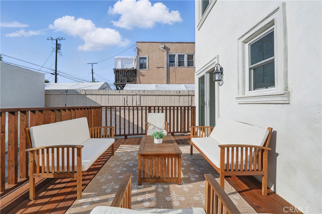 2111 S Bronson Ave Property Photo 49