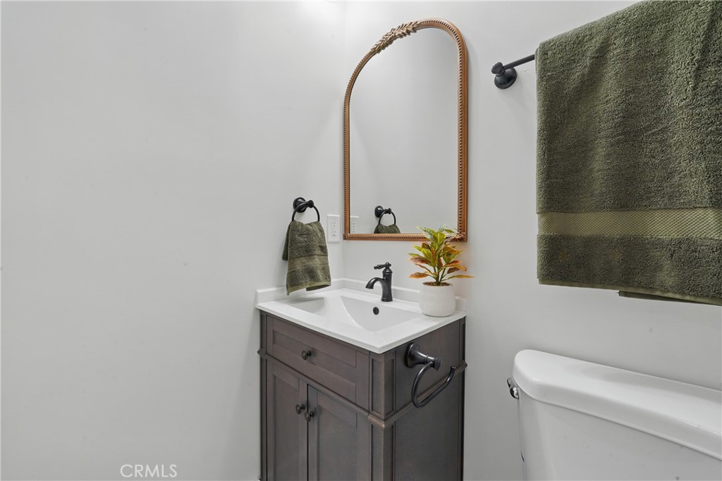 2111 S Bronson Ave Property Photo 57