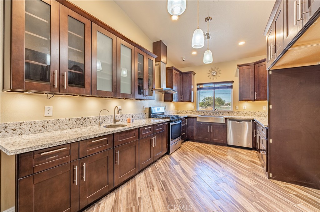 16028 Spruce Street Property Photo 9