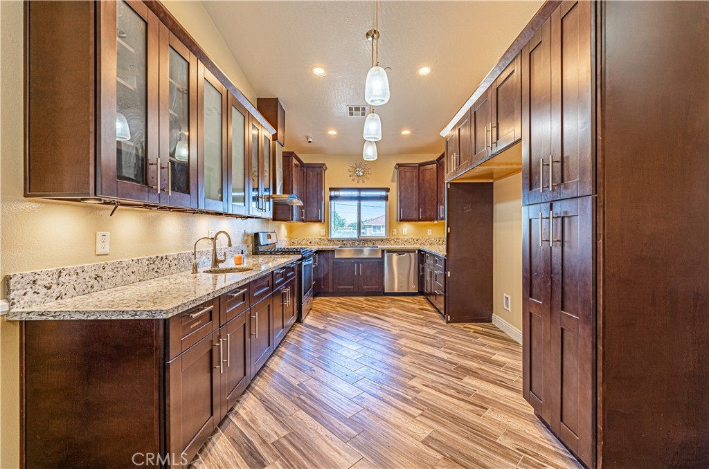16028 Spruce Street Property Photo 11