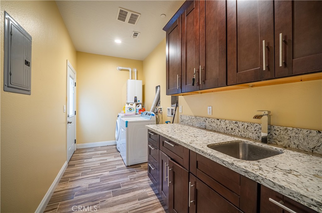 16028 Spruce Street Property Photo 17