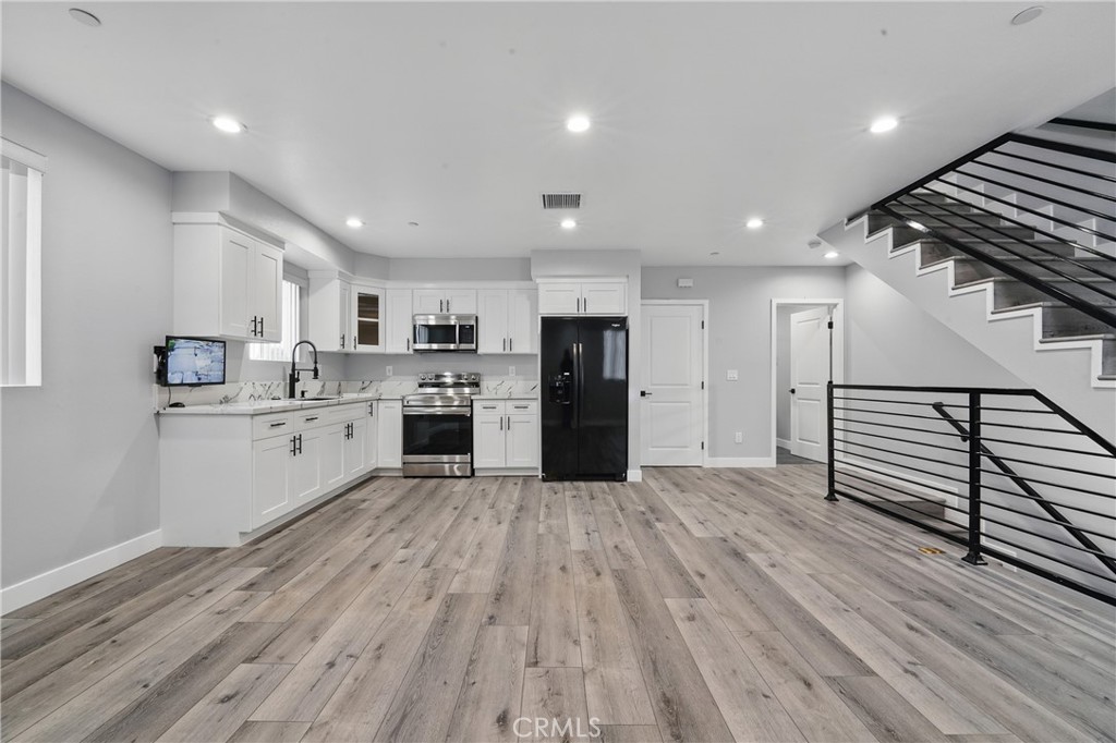 1643 W 82nd Street Property Photo 16