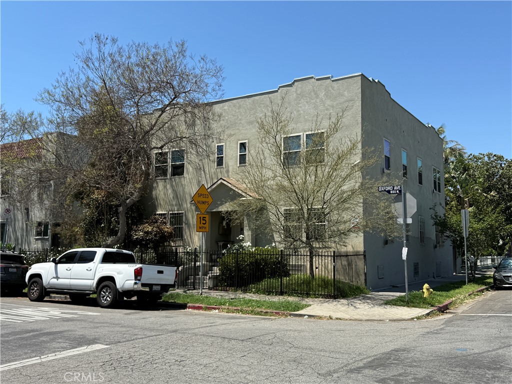 881 N Oxford Avenue Property Photo 1