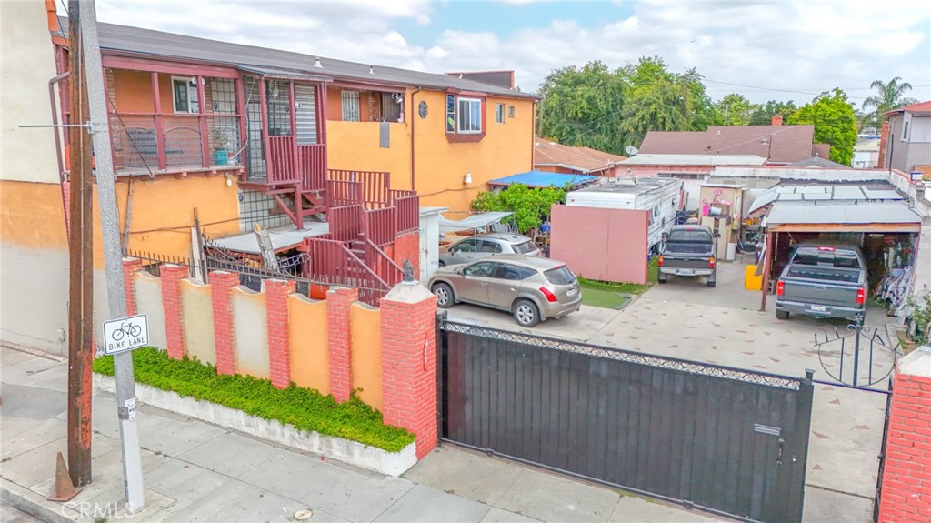 923 W Rosecrans Avenue Property Photo 1