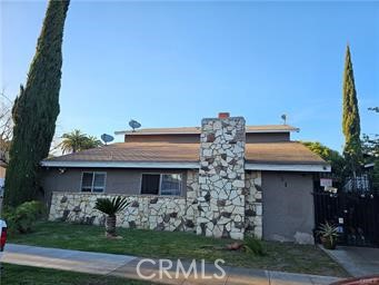 221 E 25th Street 2 Property Photo 1