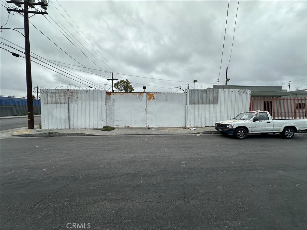 2311 E 94th St Property Photo 6