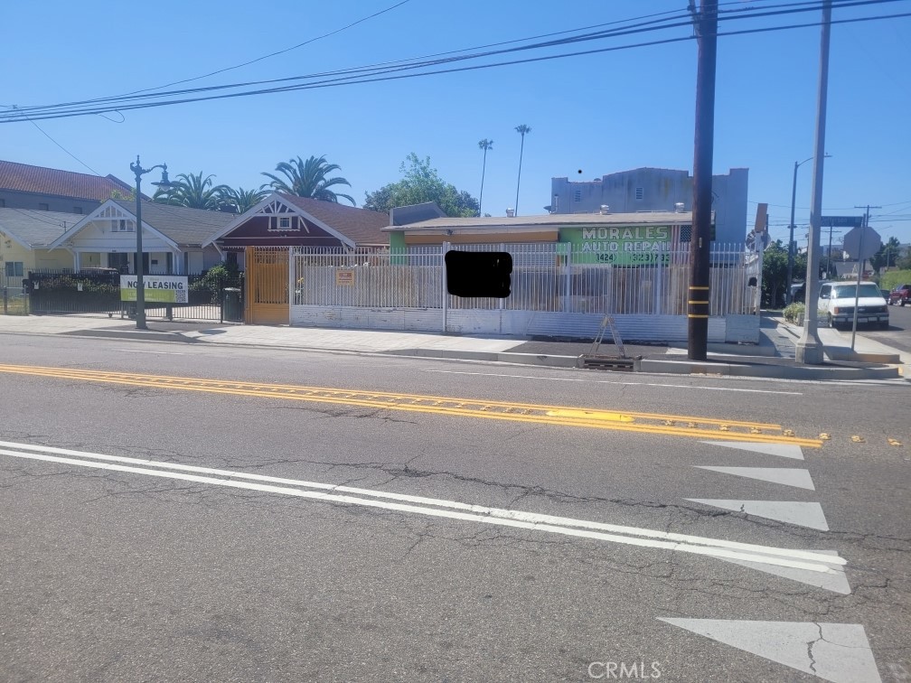1424 W Jefferson Boulevard Property Photo 1