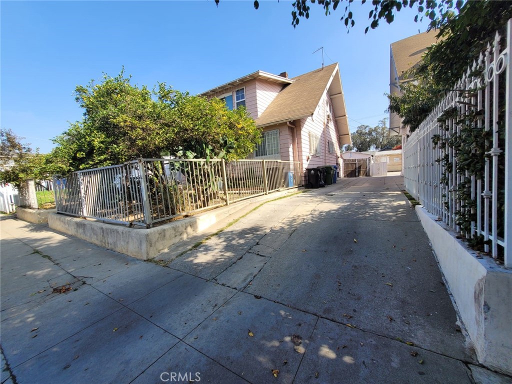 2920 Van Buren Place Property Photo 1