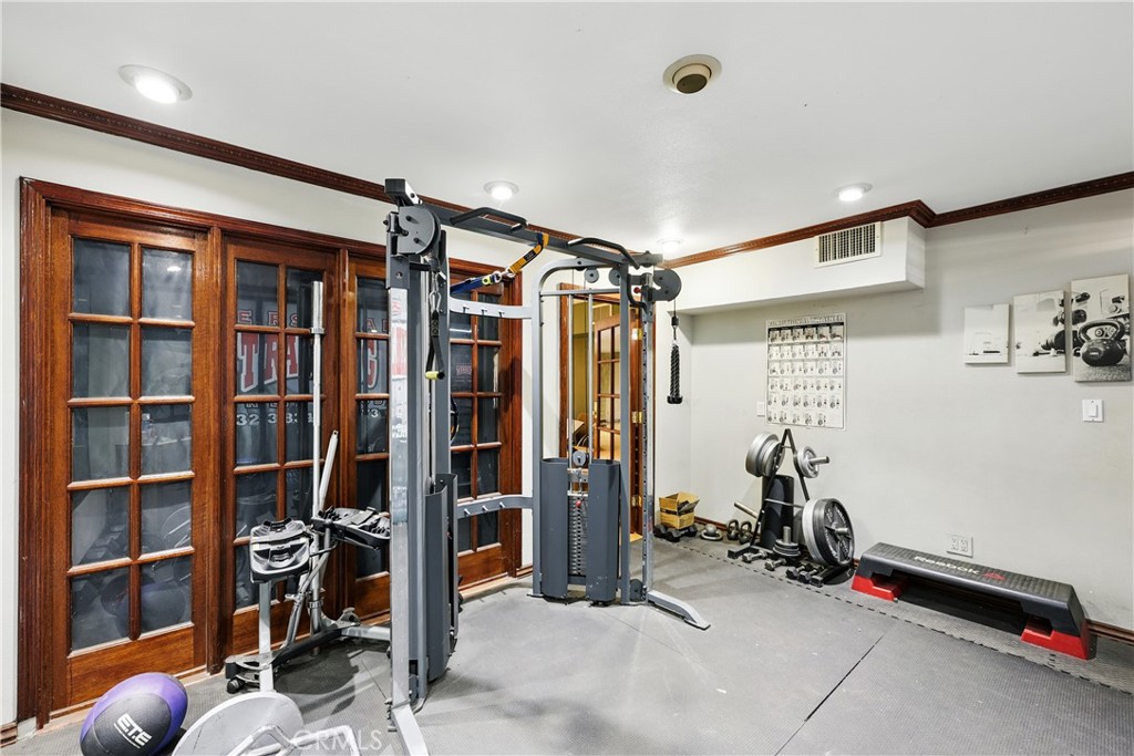 5428 E Beverly Boulevard Property Photo 5