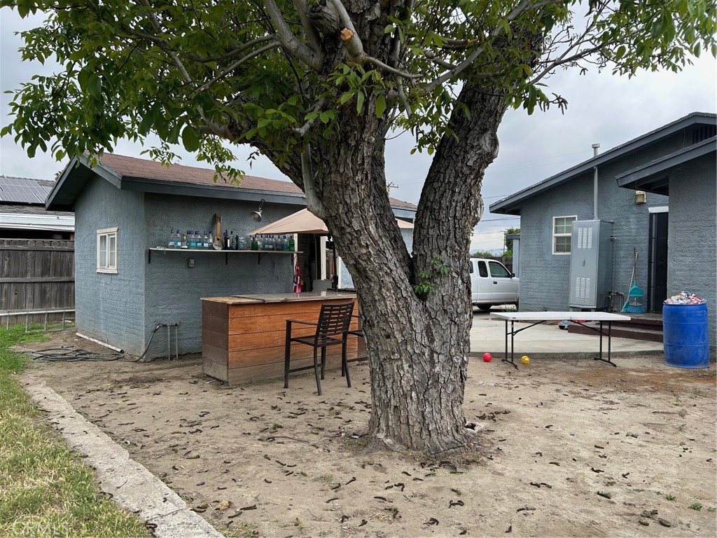 994 Magnolia Avenue Property Photo 3