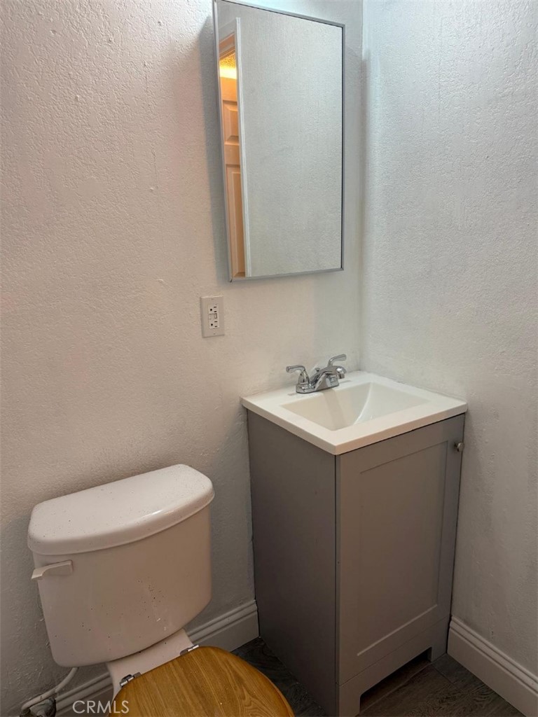 710 N Chester Avenue Property Photo 13