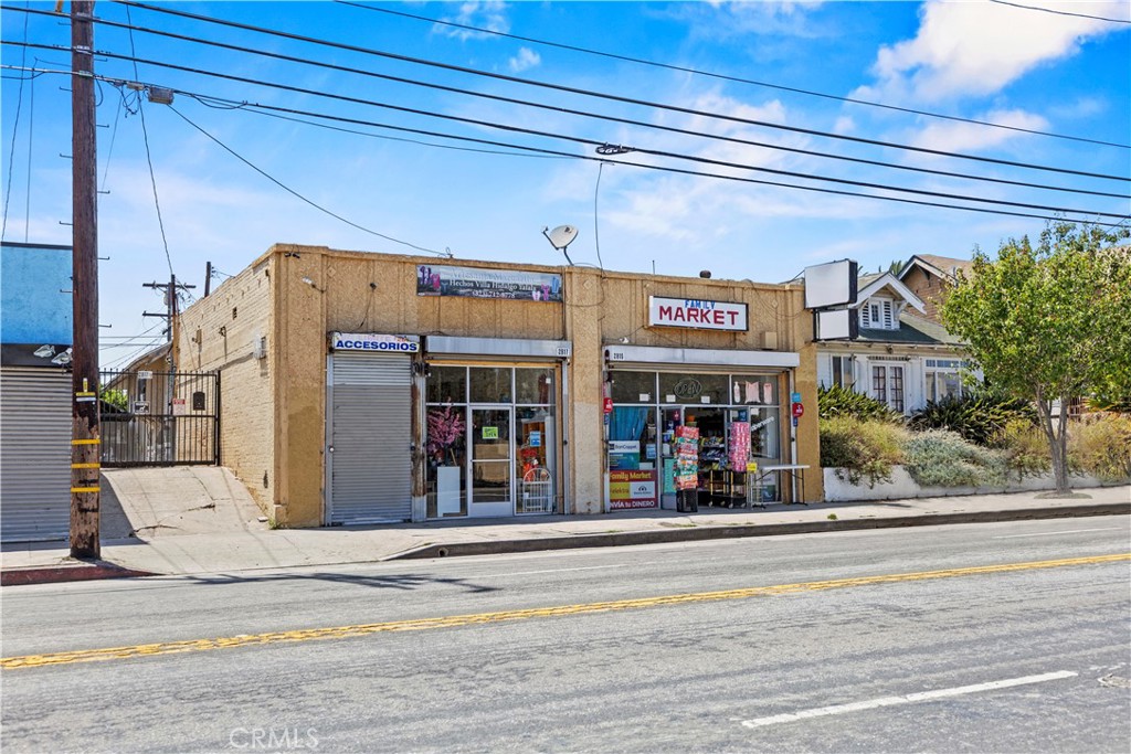 2815 S Western Avenue Property Photo 6