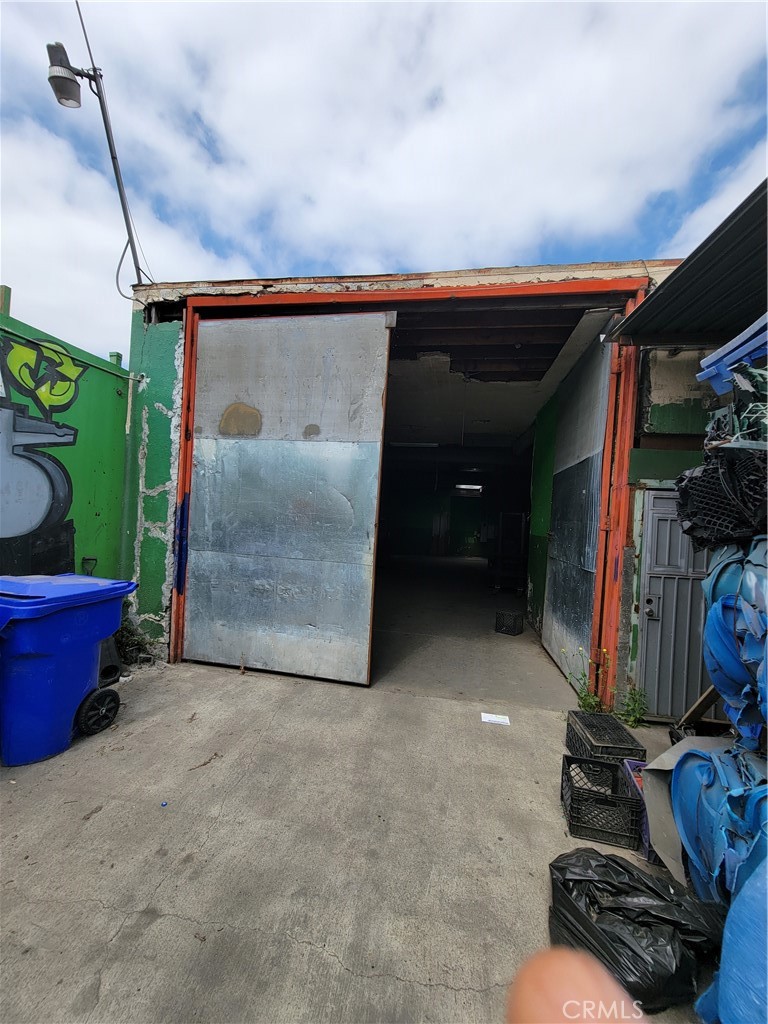 5739 Long Beach Avenue Property Photo 4