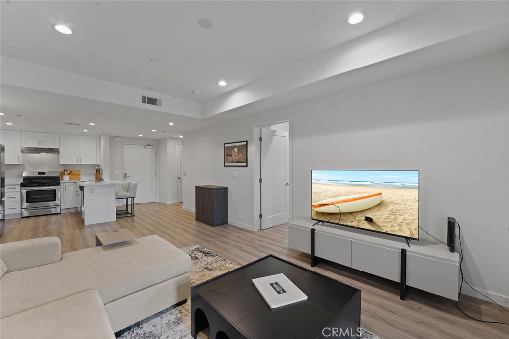 419 N Chandler Avenue 305 Property Photo 1