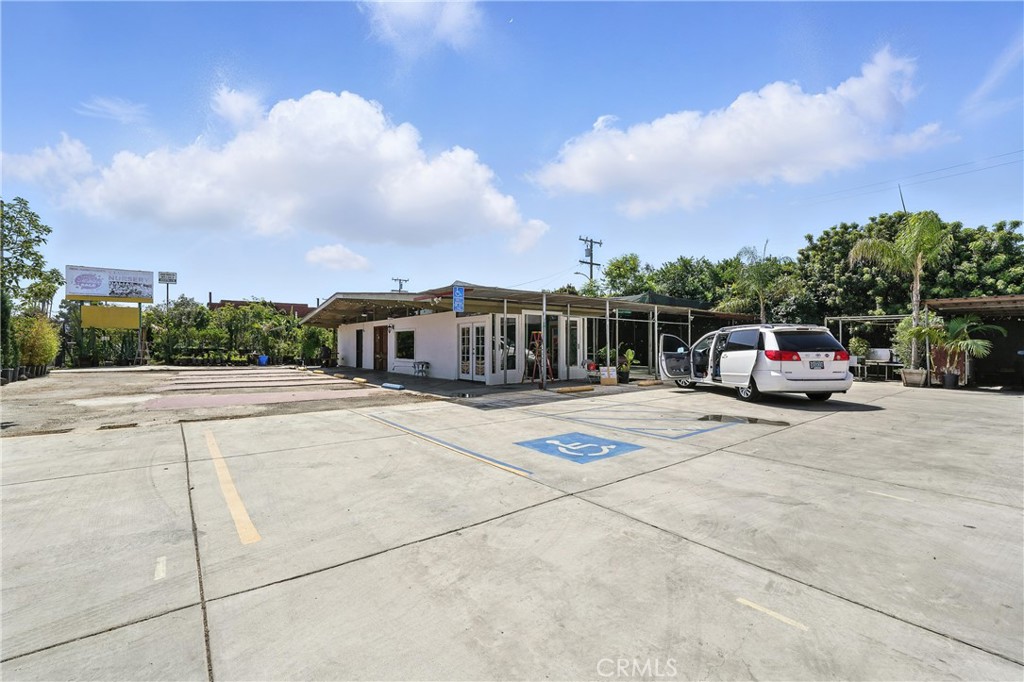 5236 Pomona Boulevard Property Photo 2