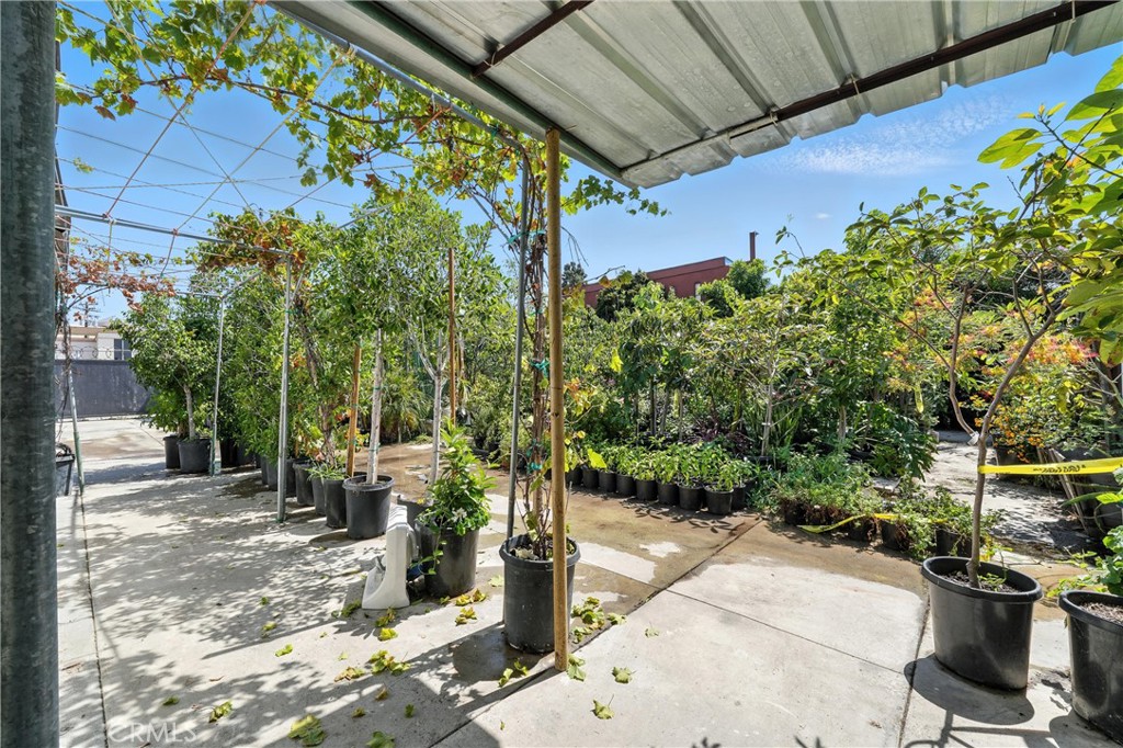 5236 Pomona Boulevard Property Photo 8