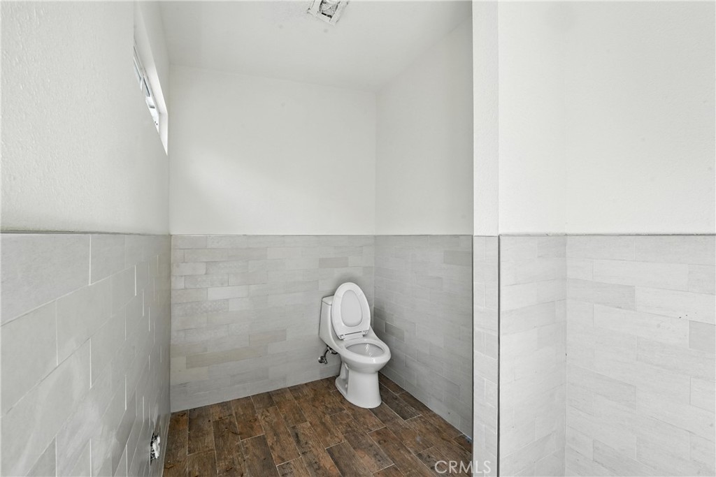 5236 Pomona Boulevard Property Photo 14
