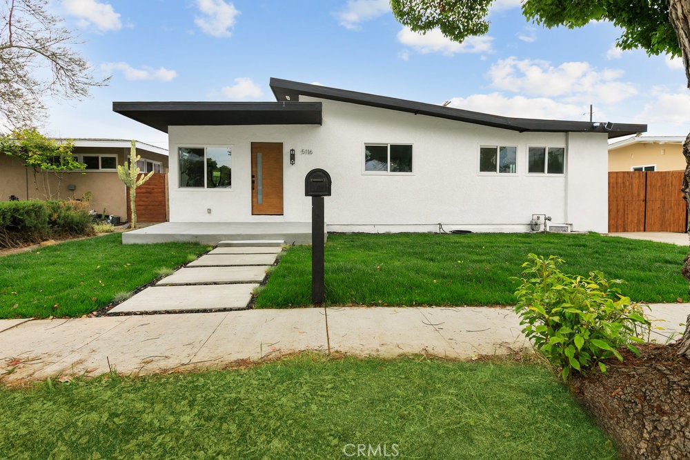 5116 E Wardlow Road Property Photo