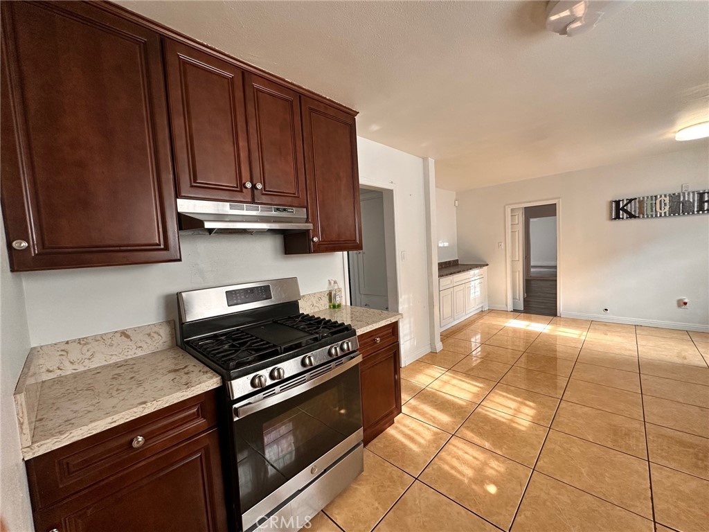 3208 W 74th Street Property Photo 6