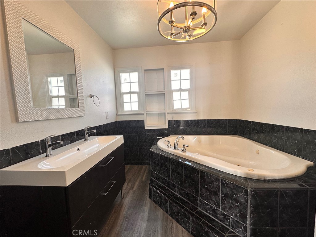 3208 W 74th Street Property Photo 27