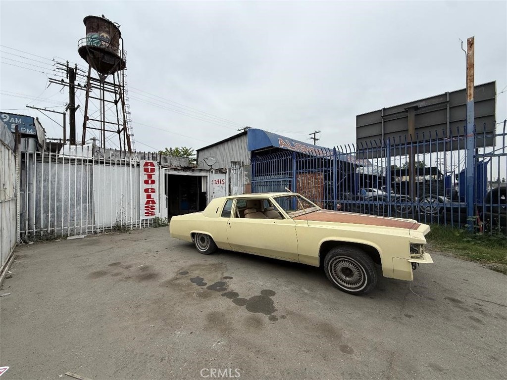 12415 S Alameda Street Property Photo 3
