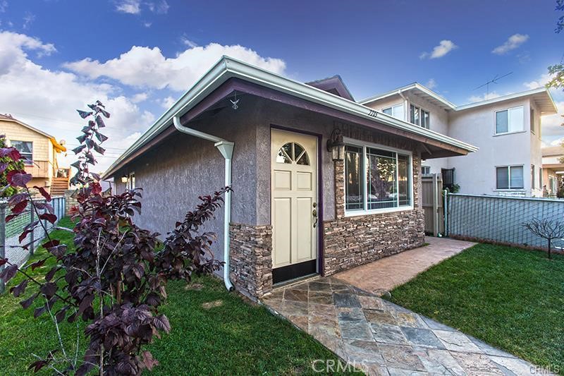 2205 W Olympic Boulevard Property Photo 1