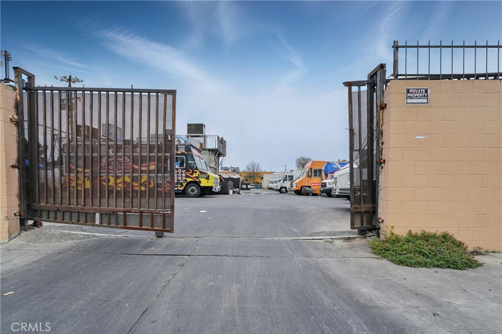 3916 3930 Gage Avenue Property Photo 7