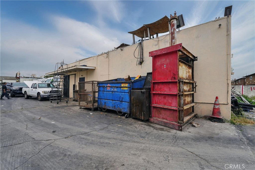 3916 3930 Gage Avenue Property Photo 8