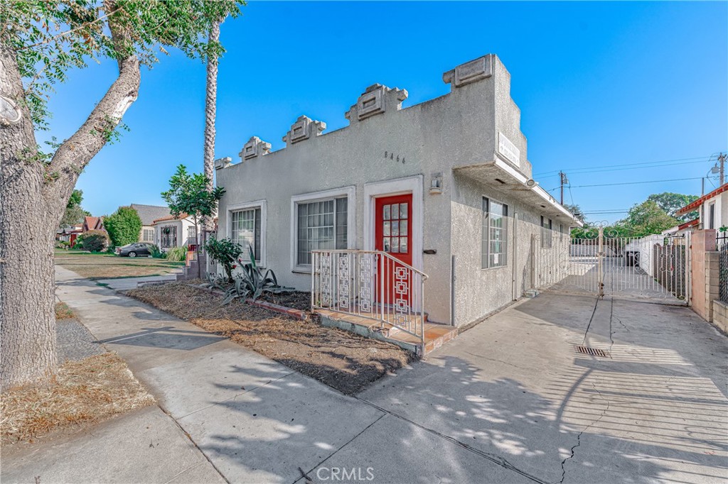 8464 California Avenue Property Photo 2