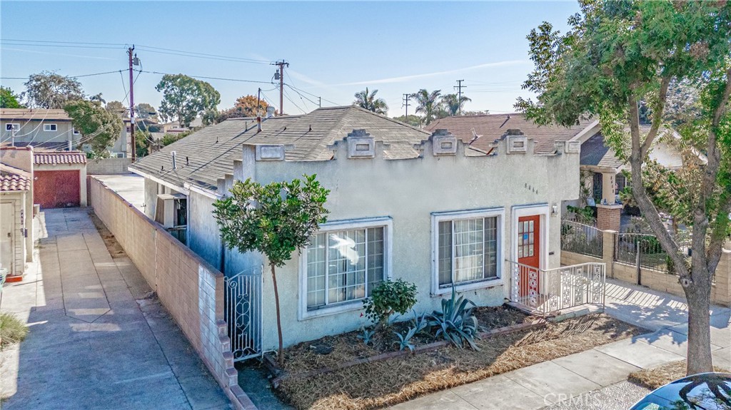 8464 California Avenue Property Photo 4