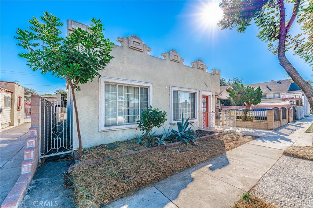 8464 California Avenue Property Photo 6