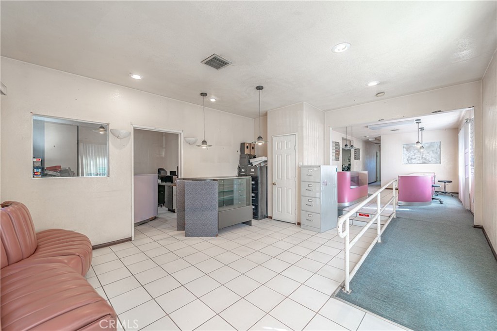 8464 California Avenue Property Photo 7