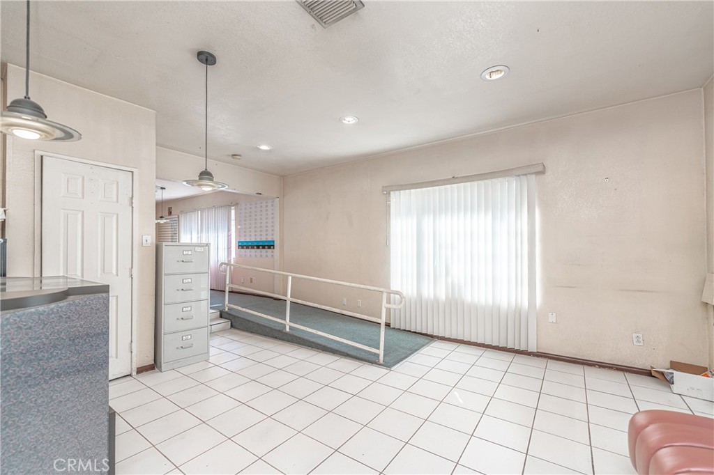 8464 California Avenue Property Photo 10