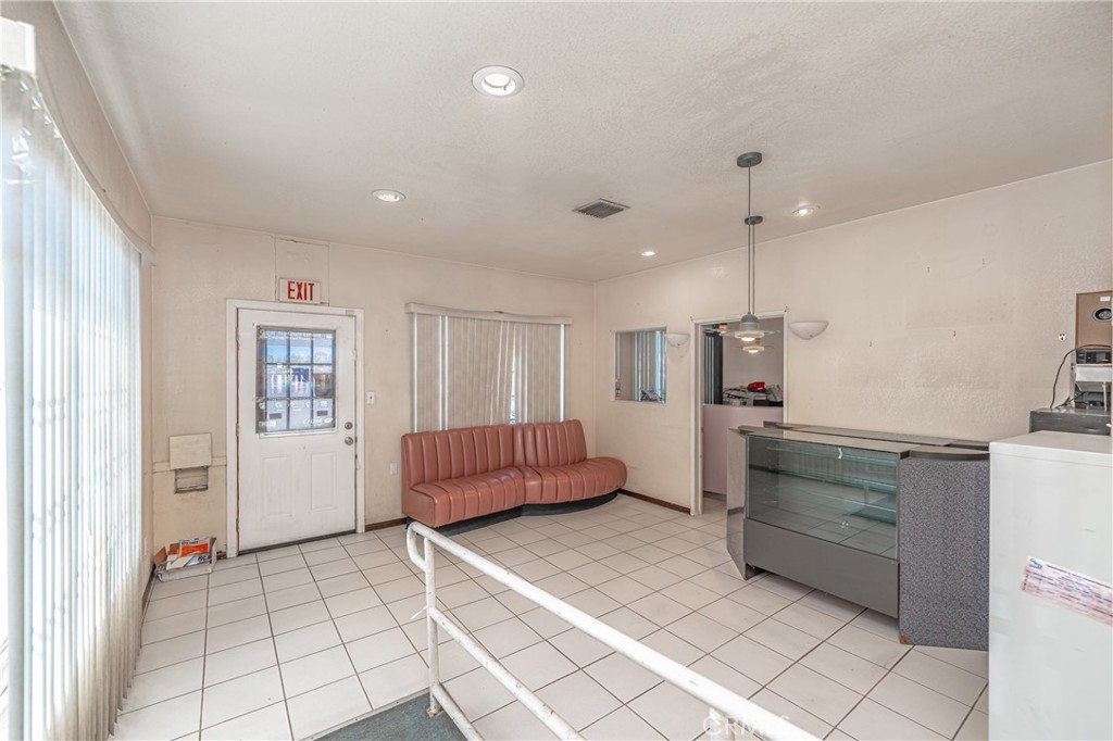 8464 California Avenue Property Photo 11