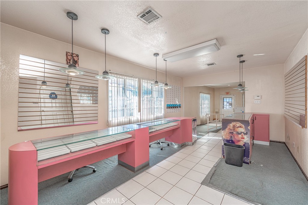 8464 California Avenue Property Photo 18