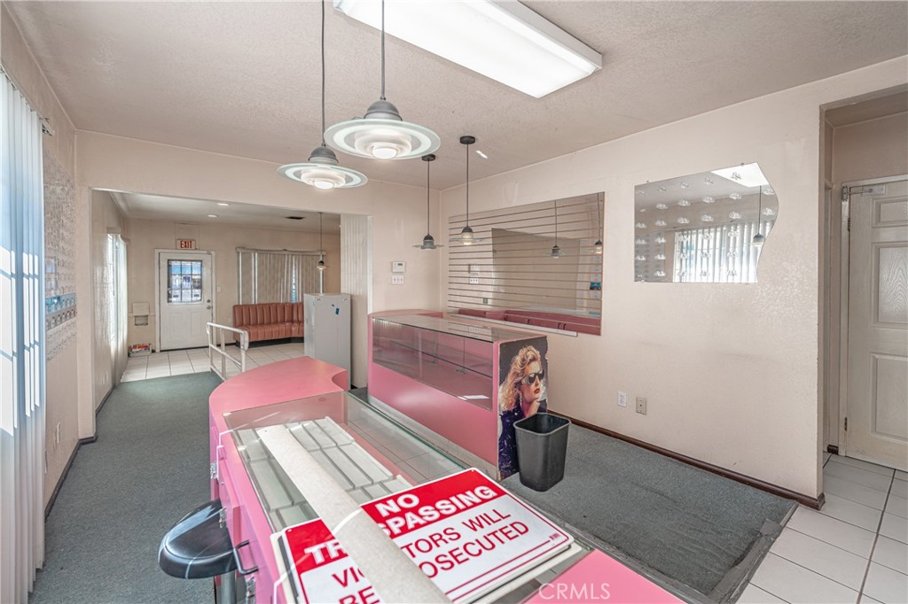 8464 California Avenue Property Photo 19