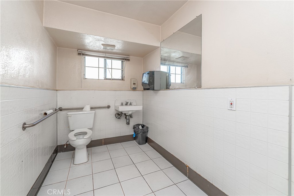 8464 California Avenue Property Photo 23