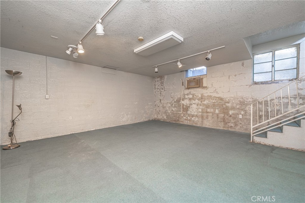 8464 California Avenue Property Photo 37