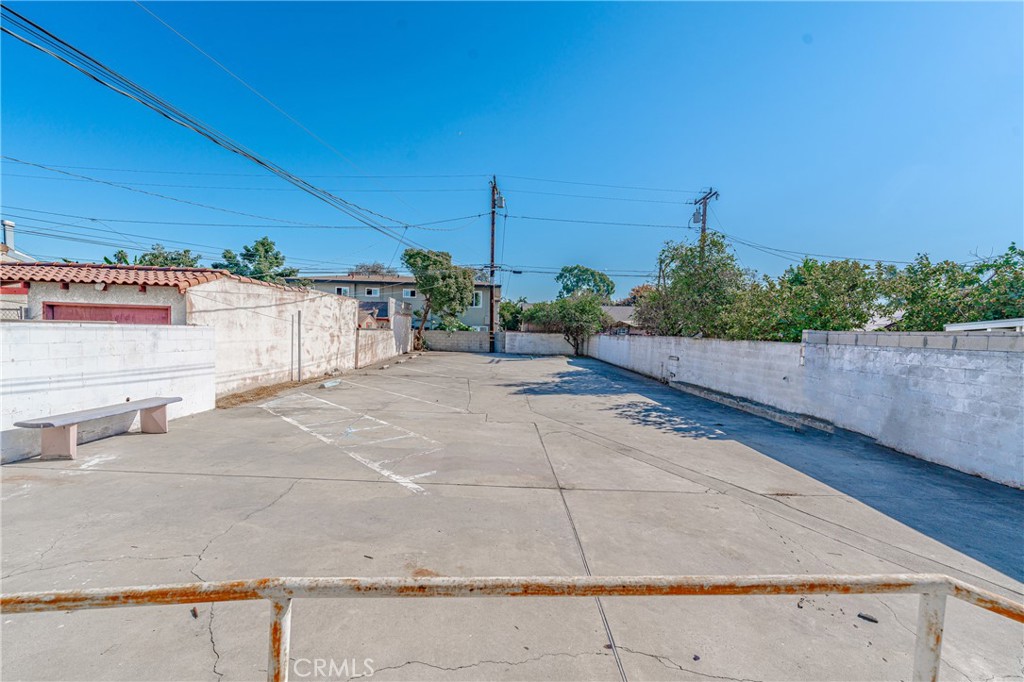 8464 California Avenue Property Photo 38