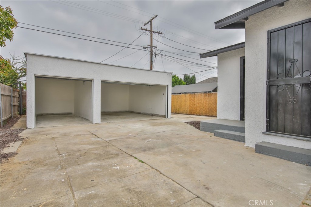 223 E 83rd Street Property Photo 36