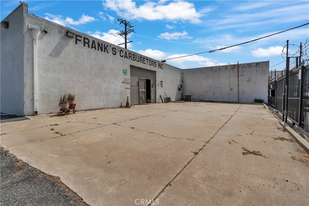 411 E Rosecrans Avenue Property Photo 1